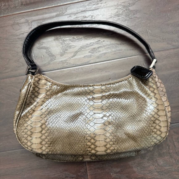 GUESS Snakeskin Embossed Shoulder Bag – Y2K Rhinestone Logo Plate - Picture 5 of 7